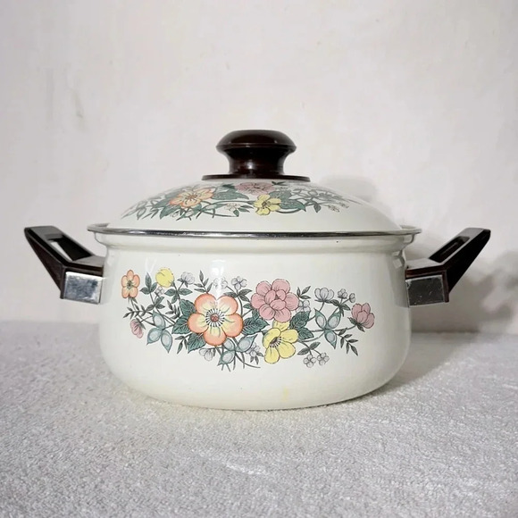 Vintage Enamelware Dutch Oven With Floral Design - Picture 1 of 13